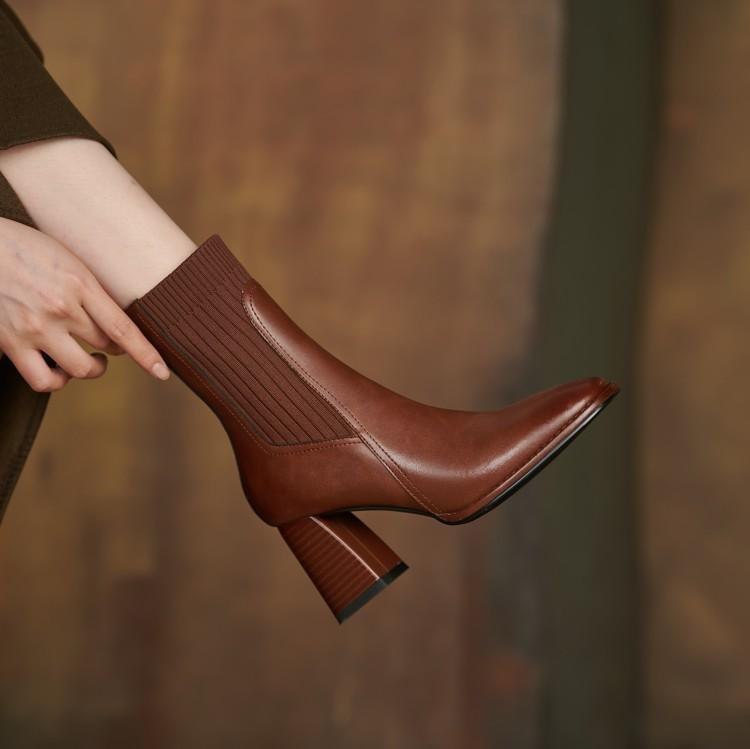 Bottines vintage à bout carré – Maille brune chic