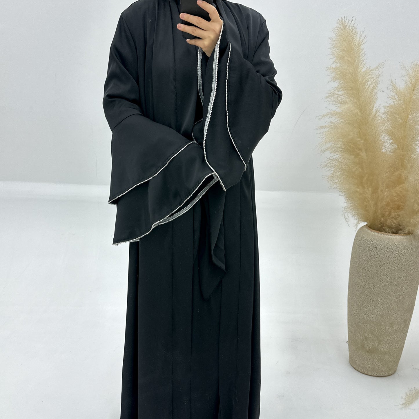 Abaya Fluide Élégante – Confort & Style Intemporel