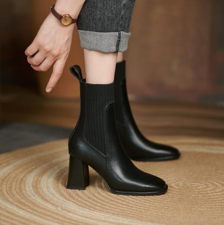 Bottines vintage à bout carré – Maille brune chic