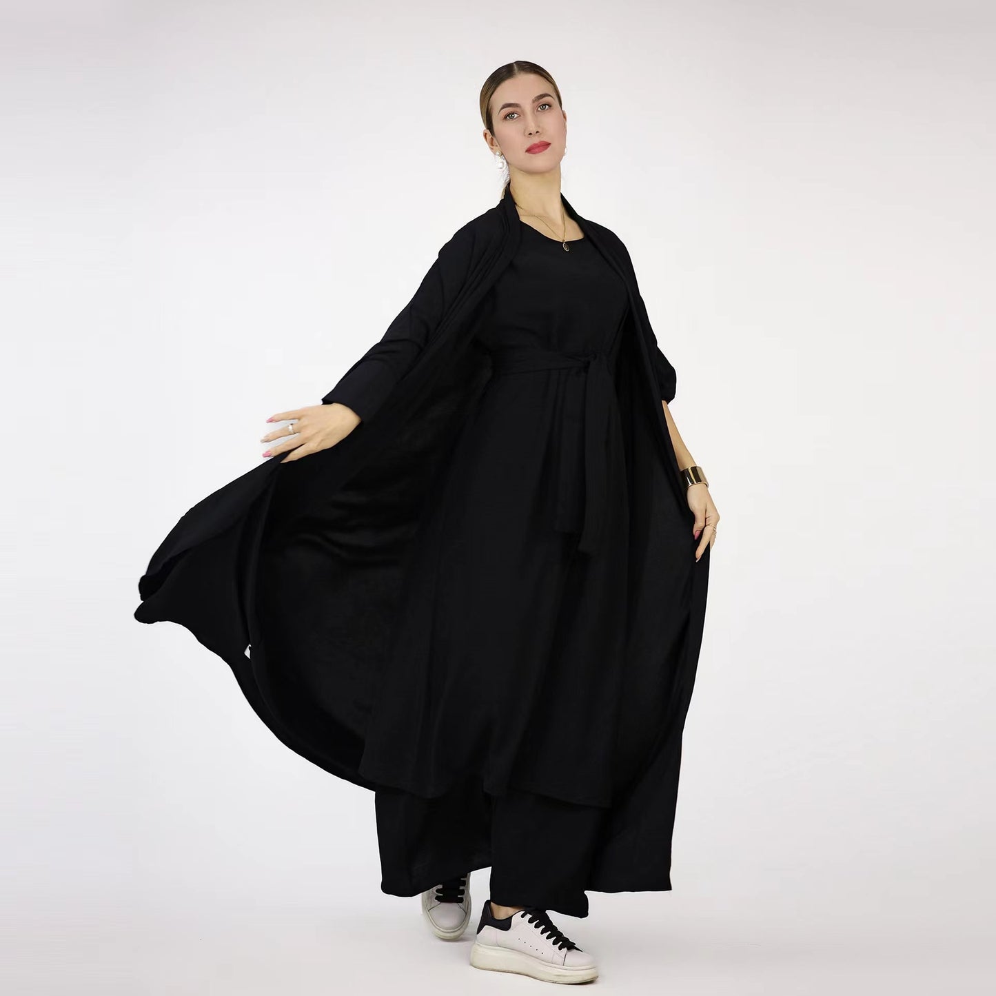 Ensemble Deux Pièces Abaya Moderne alliant Élégance, Fluidité et Confort Quotidien