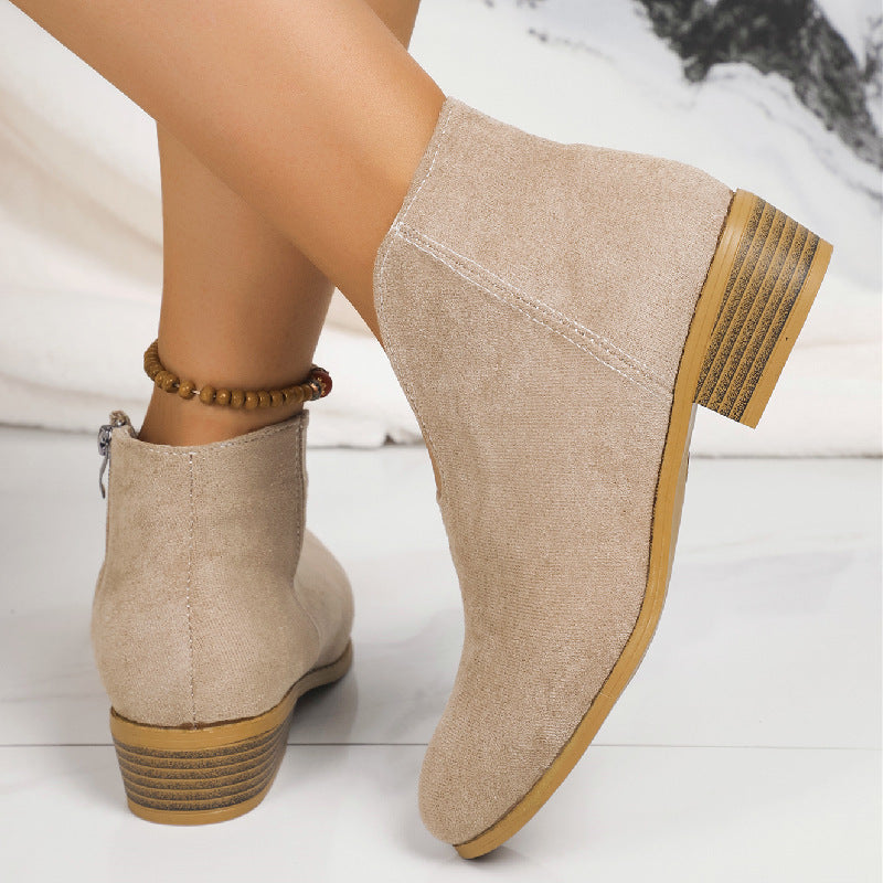 Bottines V-cut en daim – Talon carré chic