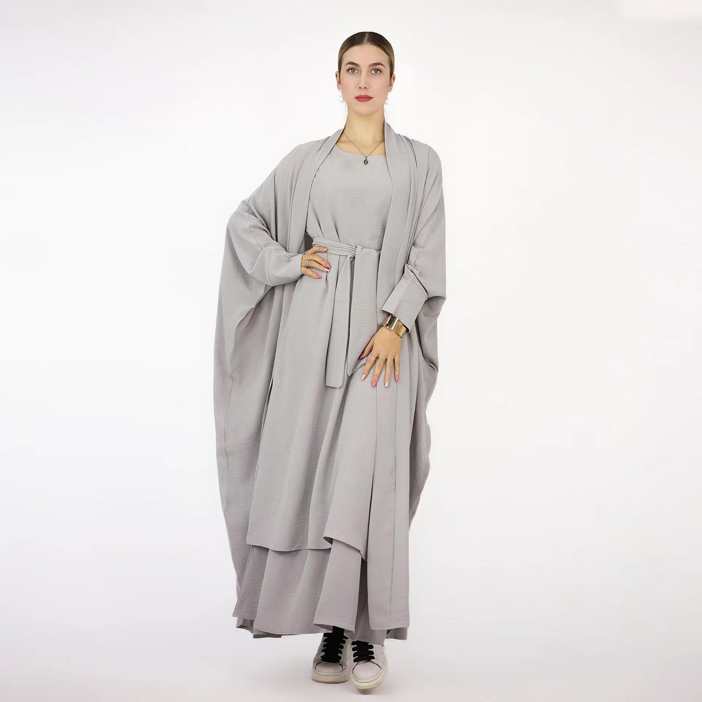 Ensemble Deux Pièces Abaya Moderne alliant Élégance, Fluidité et Confort Quotidien