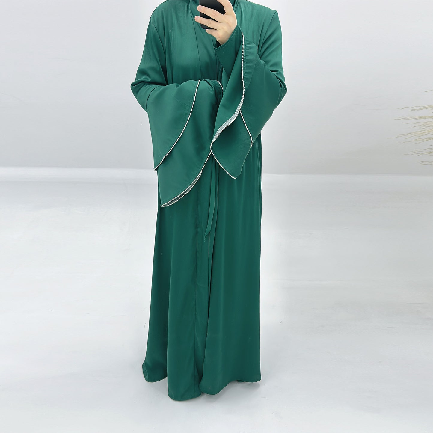 Abaya Fluide Élégante – Confort & Style Intemporel
