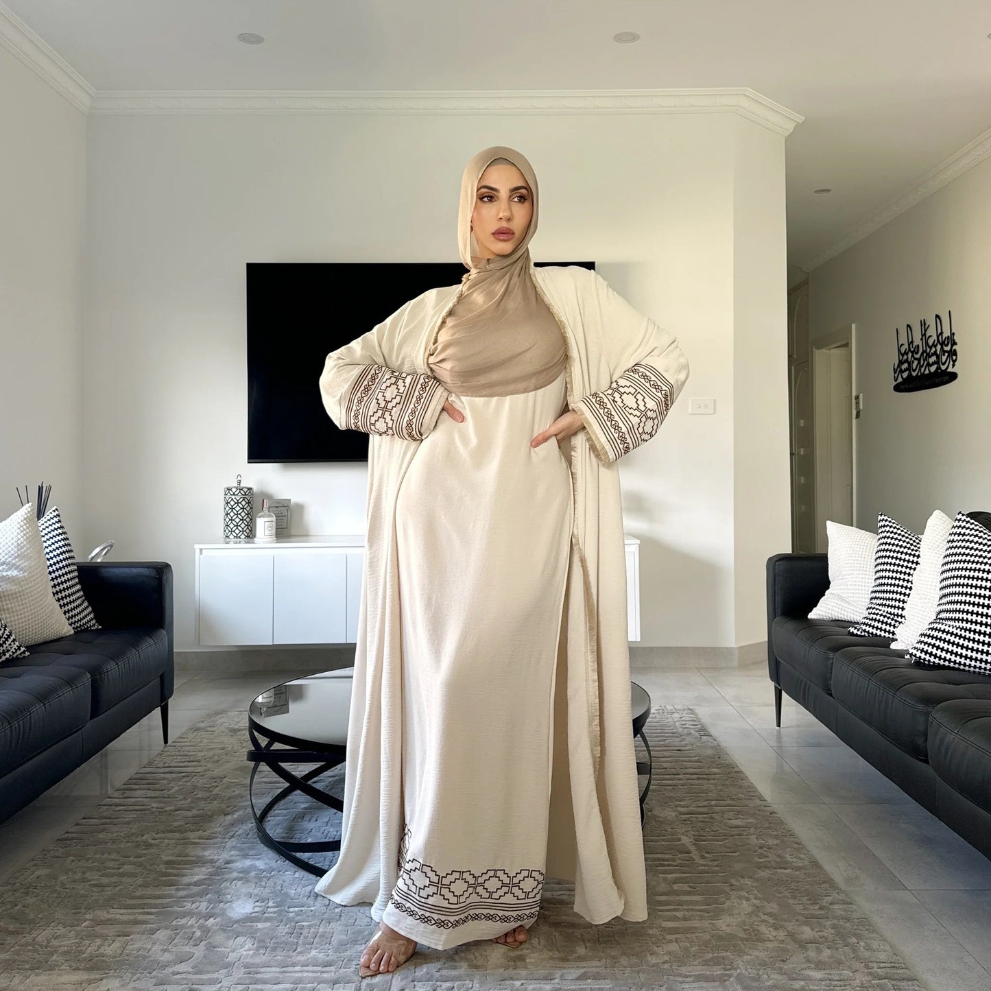 Tenue Abaya Deux Pièces avec Broderies Élégantes