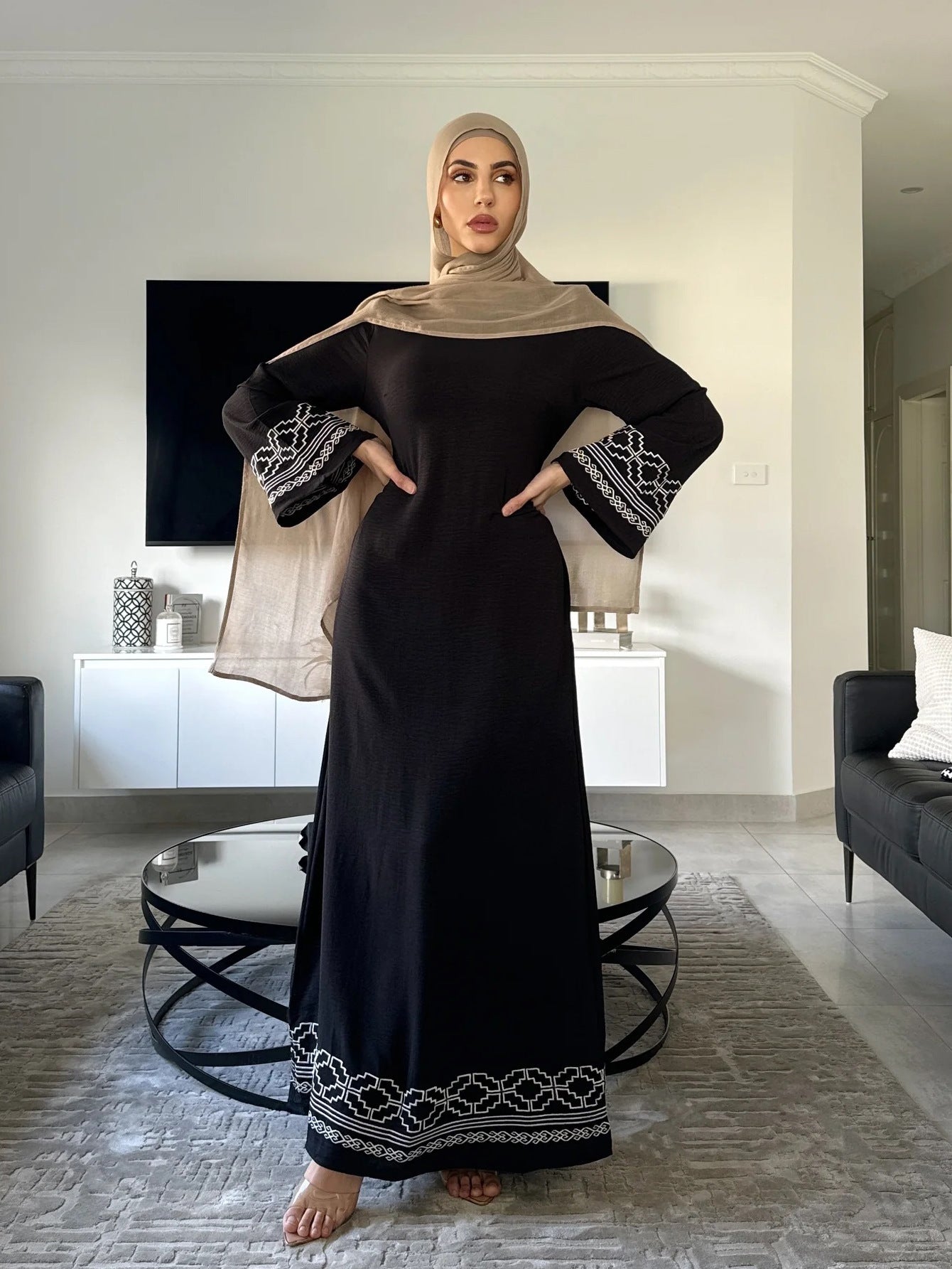 Tenue Abaya Deux Pièces avec Broderies Élégantes
