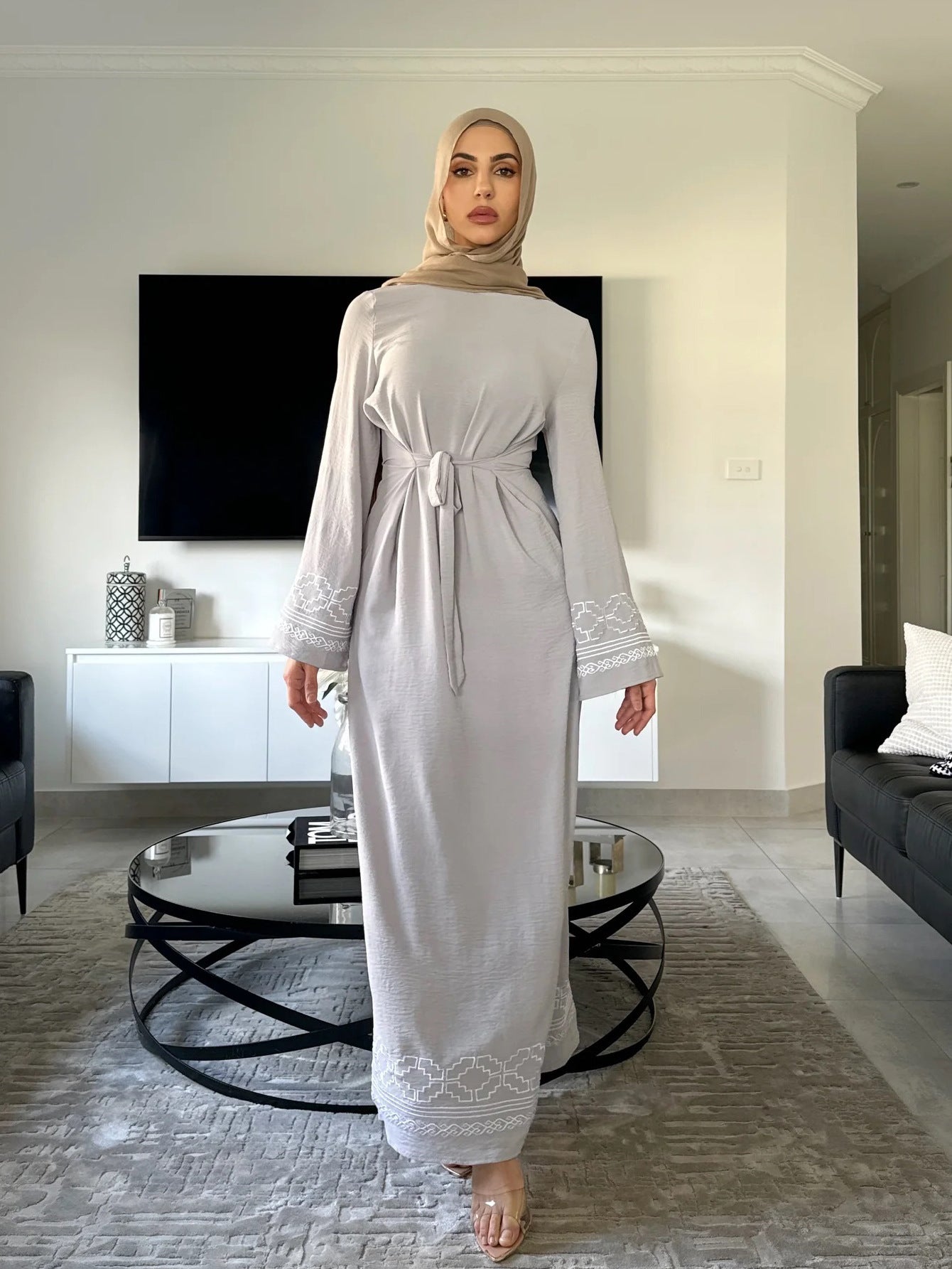 Tenue Abaya Deux Pièces avec Broderies Élégantes