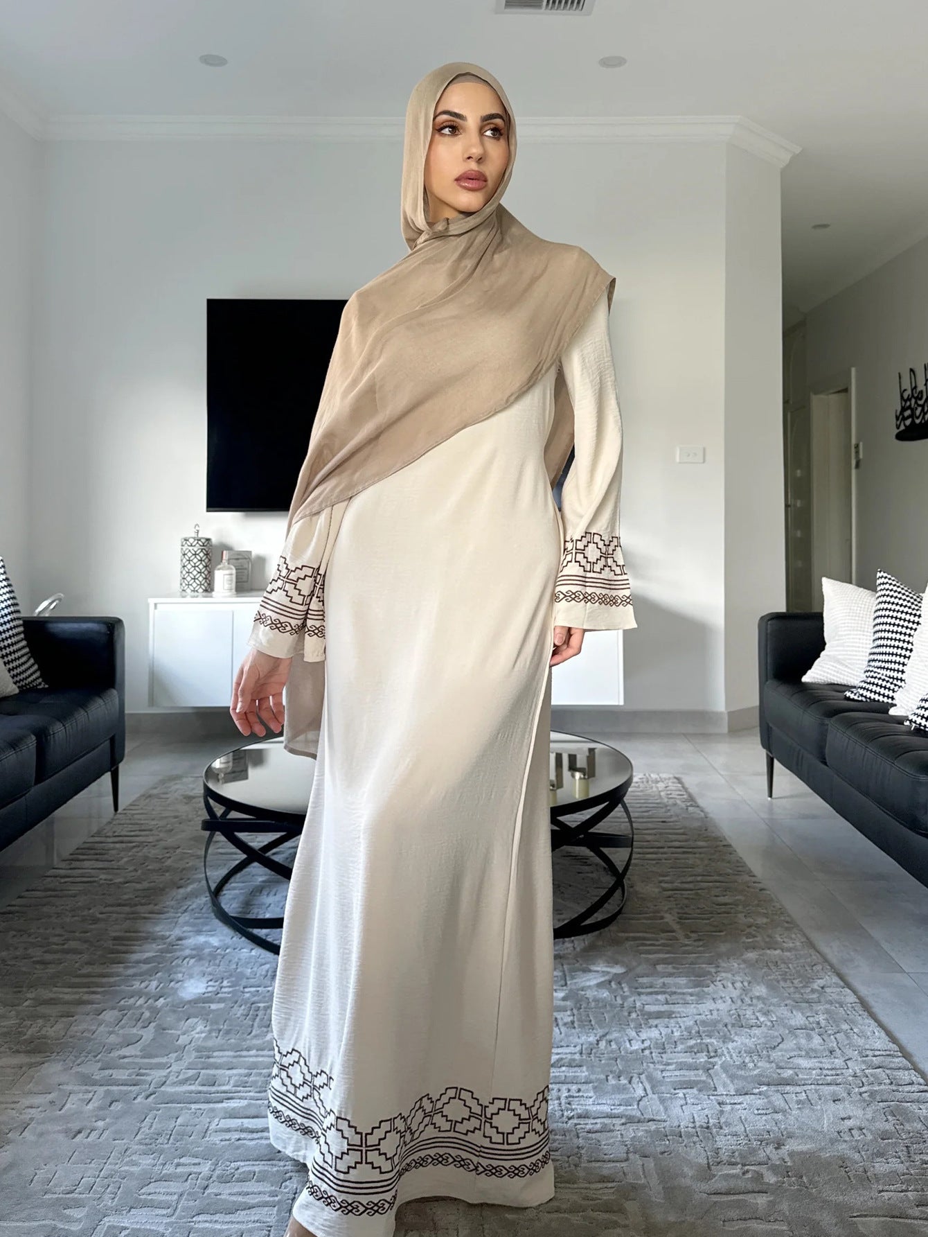 Tenue Abaya Deux Pièces avec Broderies Élégantes
