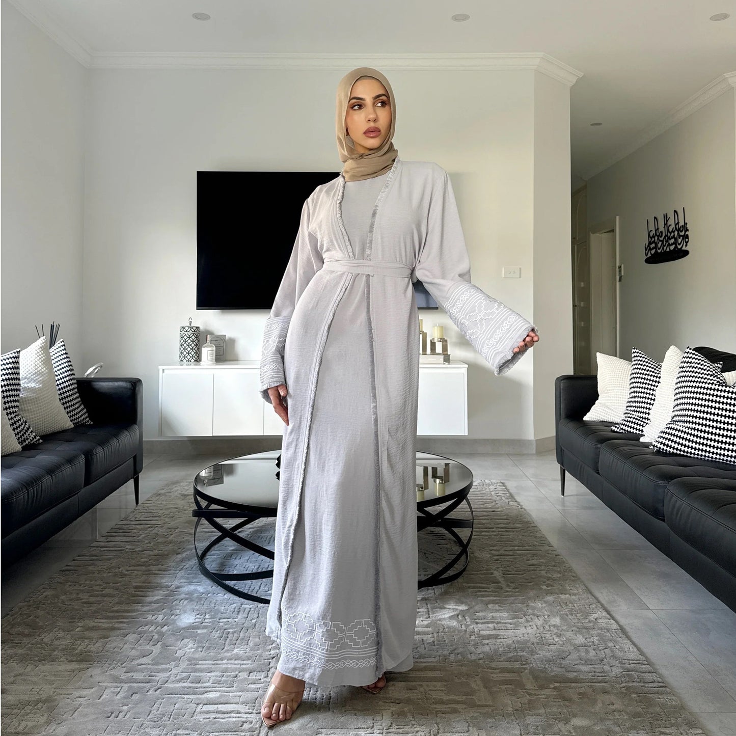Tenue Abaya Deux Pièces avec Broderies Élégantes