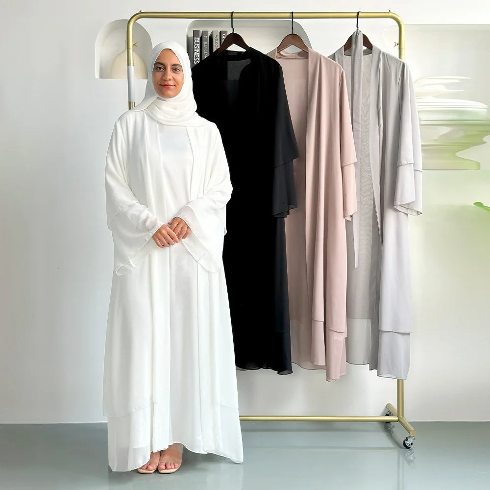 Abaya Élégante à Coupe Fluide et Détails Raffinés