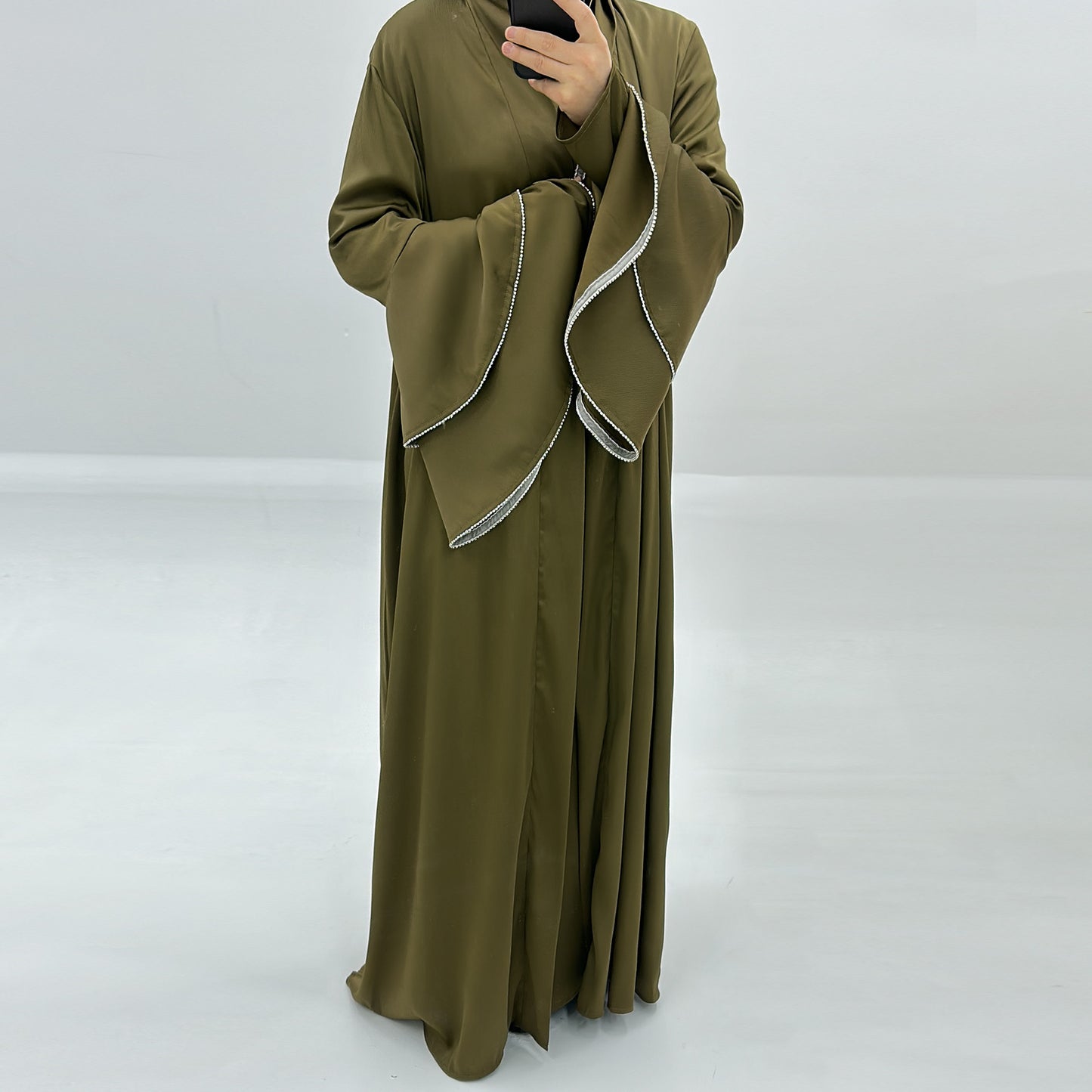 Abaya Fluide Élégante – Confort & Style Intemporel
