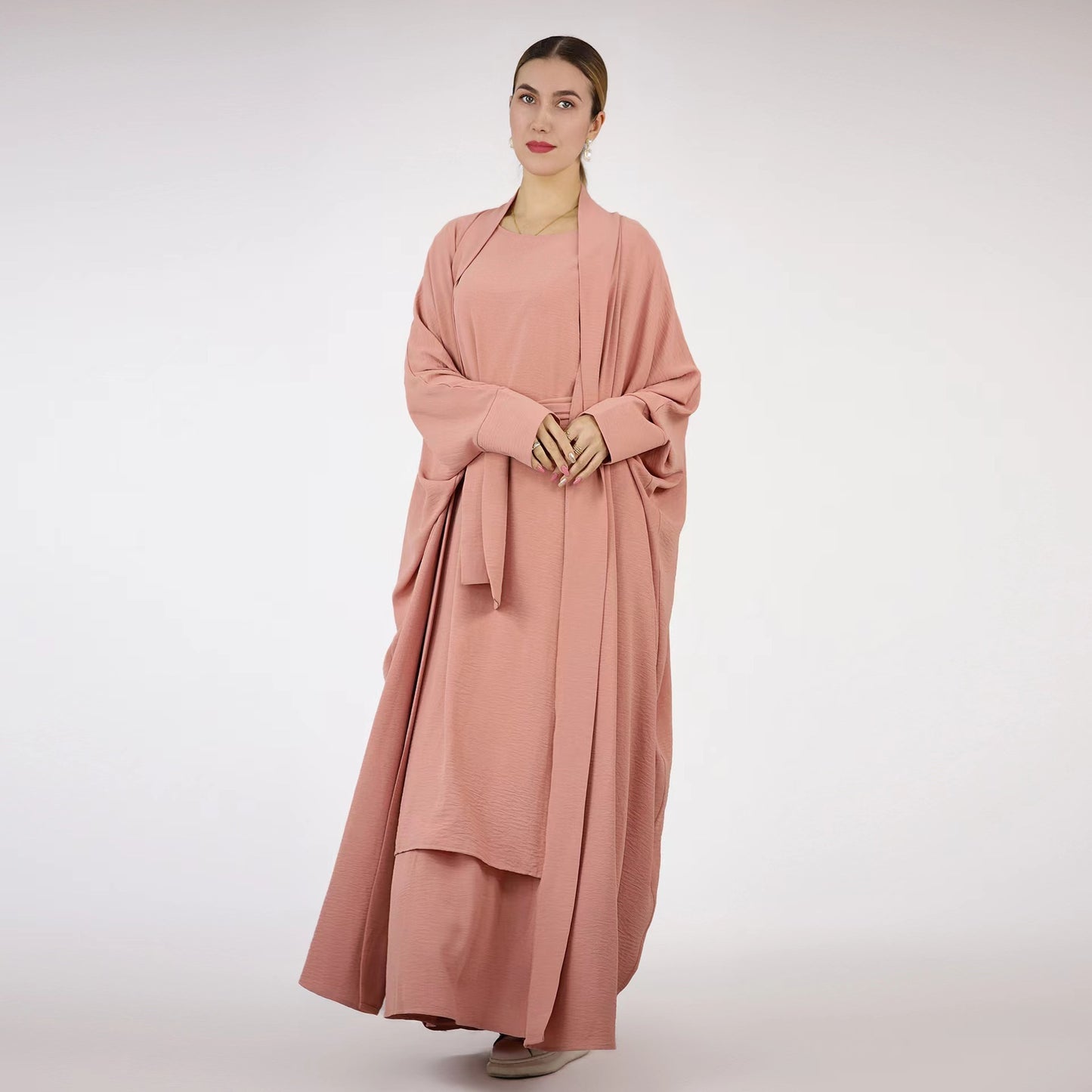 Ensemble Deux Pièces Abaya Moderne alliant Élégance, Fluidité et Confort Quotidien