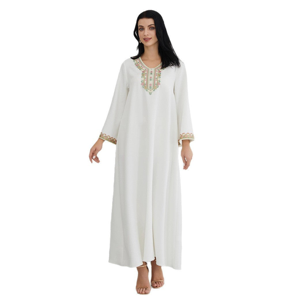 Robe Longue Élégante à Broderies Traditionnelles