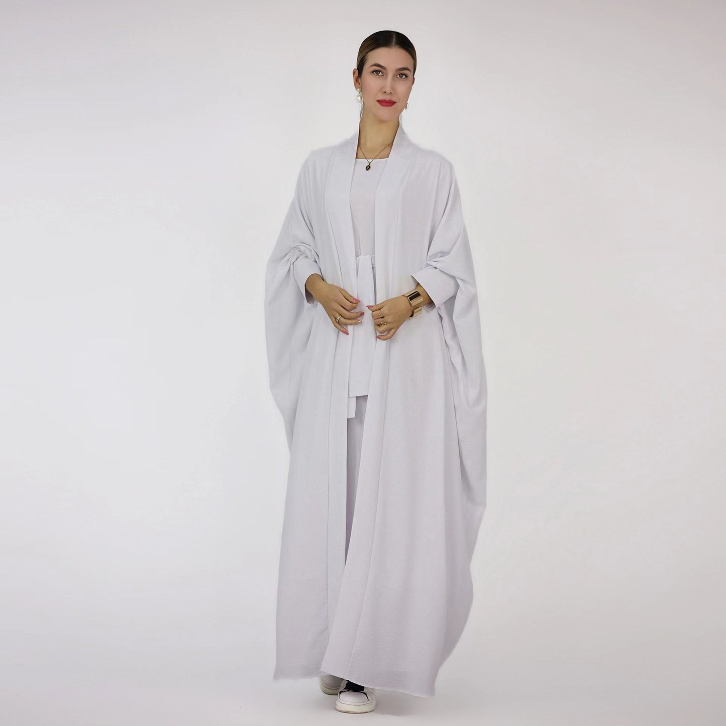 Ensemble Deux Pièces Abaya Moderne alliant Élégance, Fluidité et Confort Quotidien