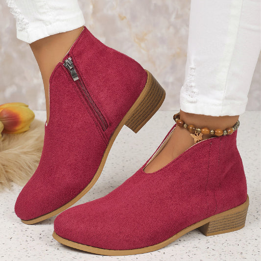 Bottines V-cut en daim – Talon carré chic