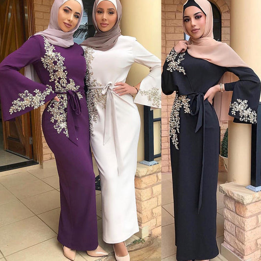 Robe Longue Élégante à Broderies Fines – Tenue de Soirée Chic et Modeste
