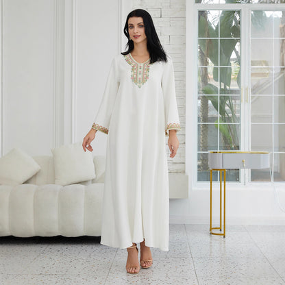 Robe Longue Élégante à Broderies Traditionnelles