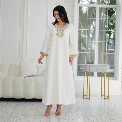 Robe Longue Élégante à Broderies Traditionnelles