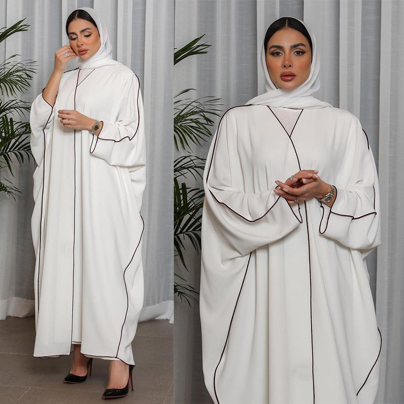 Abaya Moderne à Liseré Contrasté – Style Chic et Minimaliste