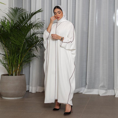 Abaya Moderne à Liseré Contrasté – Style Chic et Minimaliste