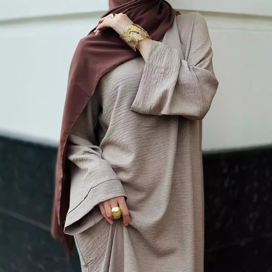 Robe Longue Modeste Femme – Coupe Droite Élégante et Tissu Texturé