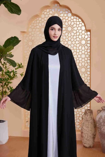Abaya Élégante à Coupe Fluide et Détails Raffinés