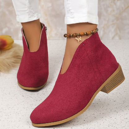 Bottines V-cut en daim – Talon carré chic