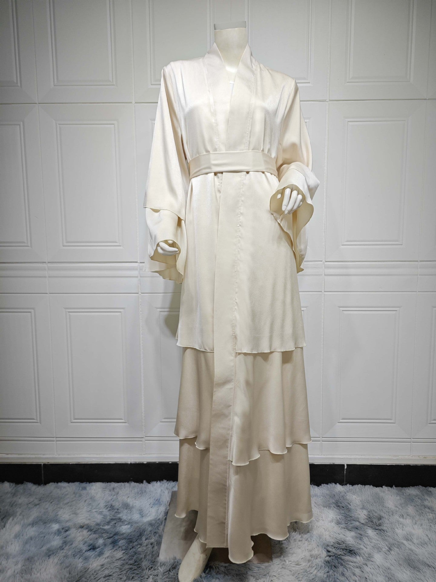 Robe Satinée Modeste Femme Élégante – Abaya Longue à Volants Hijab Inclus